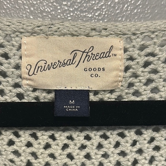 Universal Thread Cream V-Neck Sweater Relaxed Fit - Picture 2 of 7